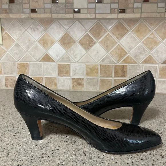 Salvatore Ferragamo Women’s Black Heel in Size 6.5 AA - Picture 6 of 11